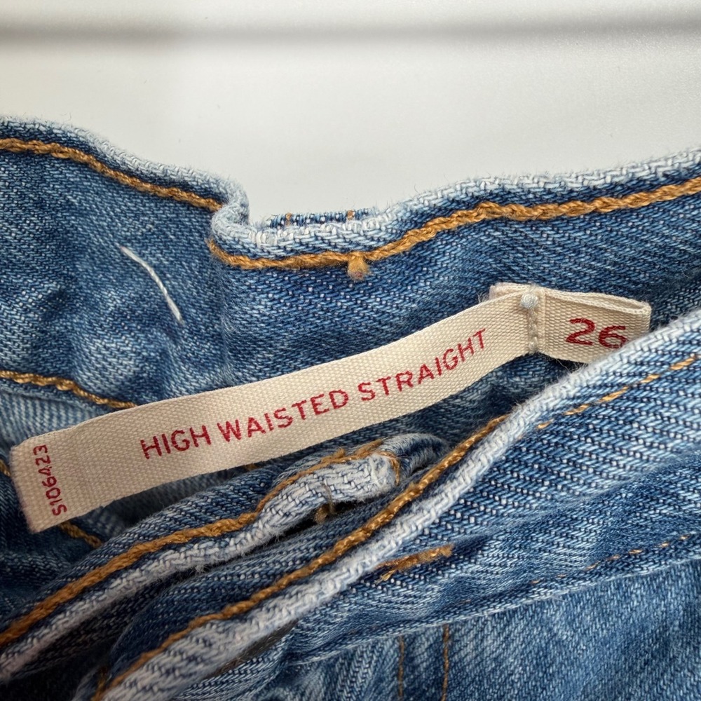 Levis High Waisted Straight Jeans Womens 26 Blue Medium Wash Denim High Rise - Picture 2 of 8